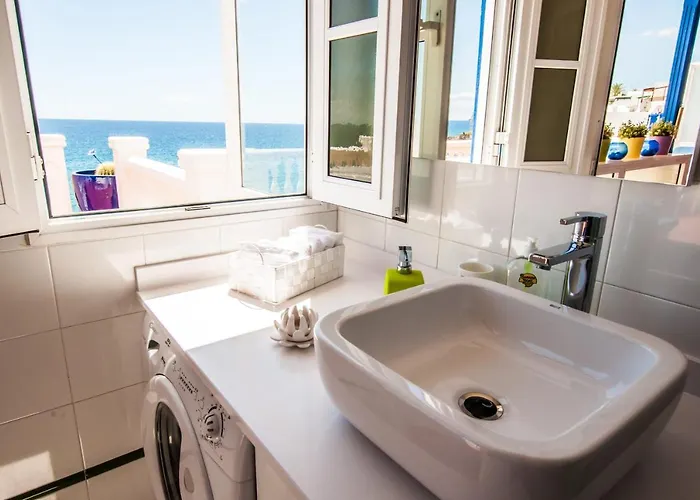 Seaview Coastal On Front Line With Amazing Sea Views And Large Terrace * Puerto del Carmen (Lanzarote)