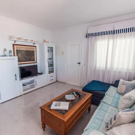 Seaview Coastal On Front Line With Amazing Sea Views And Large Terrace 别墅