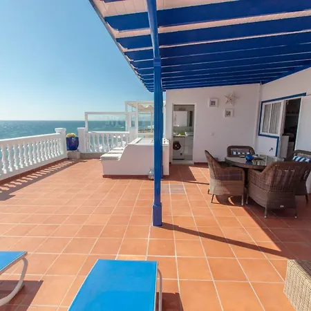 Seaview Coastal On Front Line With Amazing Sea Views And Large Terrace * Puerto del Carmen (Lanzarote)