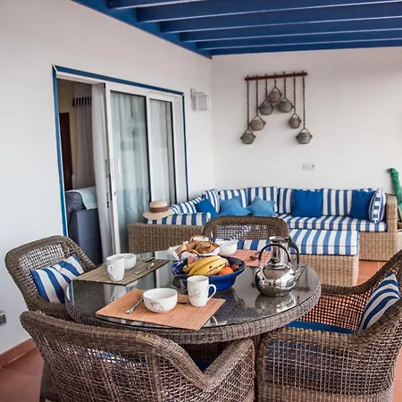Seaview Coastal On Front Line With Amazing Sea Views And Large Terrace ヴィラ