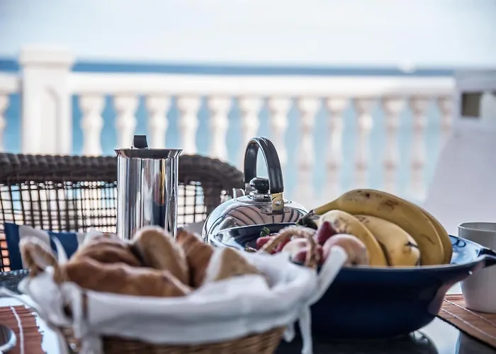 Seaview Coastal On Front Line With Amazing Sea Views And Large Terrace * Puerto del Carmen (Lanzarote)