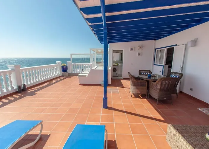 Seaview Coastal On Front Line With Amazing Sea Views And Large Terrace * Puerto del Carmen (Lanzarote)